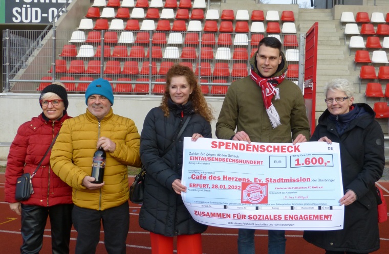 Spendenübergabe Steigerwaldstadion